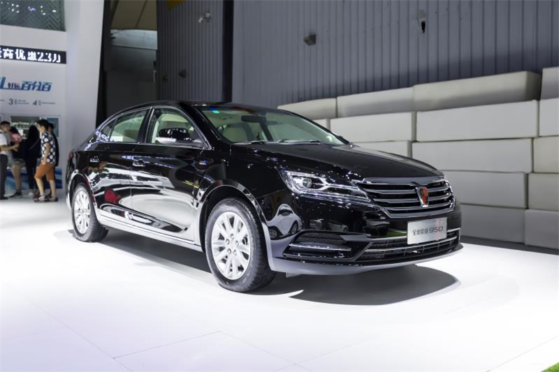全新荣威950、荣威e950定义“高级轿车” 成都车展亮相售价16.88万起 互联网汽车上市一周年 系统升级带来颠覆式进化
