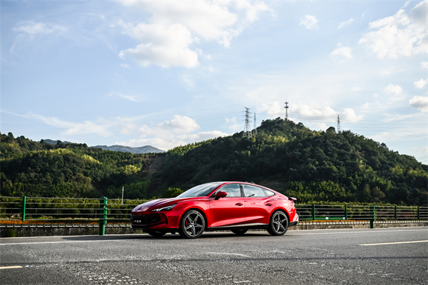 B级运动轿车新标杆来了，MG7 2025款智能登场，限时一口价11.29万元起
