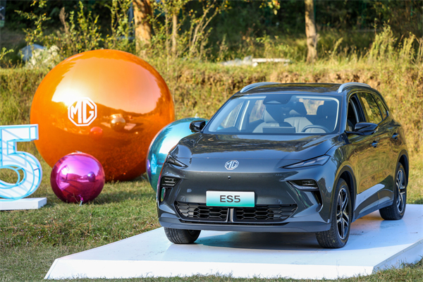 全球高标准纯电后驱SUV MG ES5宠你自在生活，增换购惊喜价9.99万元起