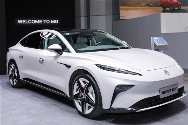尊龙凯时智己L6、MG3 HEV“技术出海” 中国智造“绽放”2024日内瓦车展